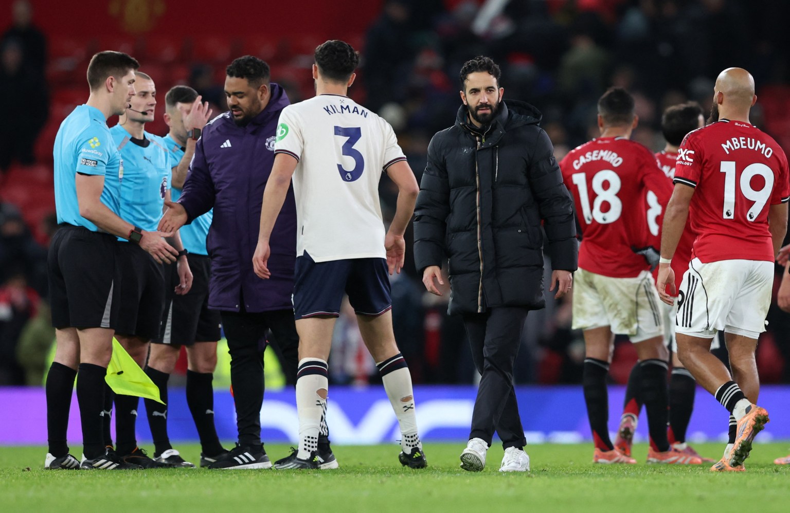 HLV Amorim tức giận với h&agrave;ng thủ MU khi rơi điểm đ&aacute;ng tiếc - Ảnh 1