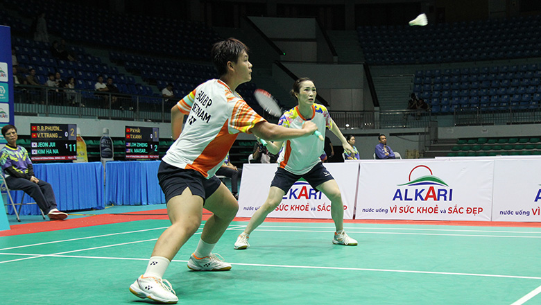 B&ugrave;i B&iacute;ch Phương, Vũ Thị Trang gi&agrave;nh HCĐ cầu l&ocirc;ng SEA Games 33 - Ảnh 1