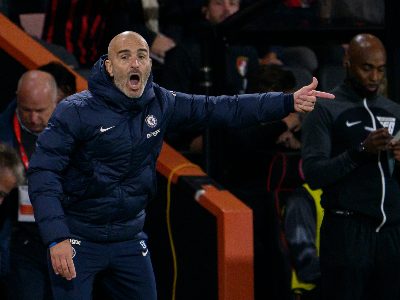 HLV Enzo Maresca c&acirc;n nhắc rời Chelsea sau m&acirc;u thuẫn nghi&ecirc;m trọng - Ảnh 1