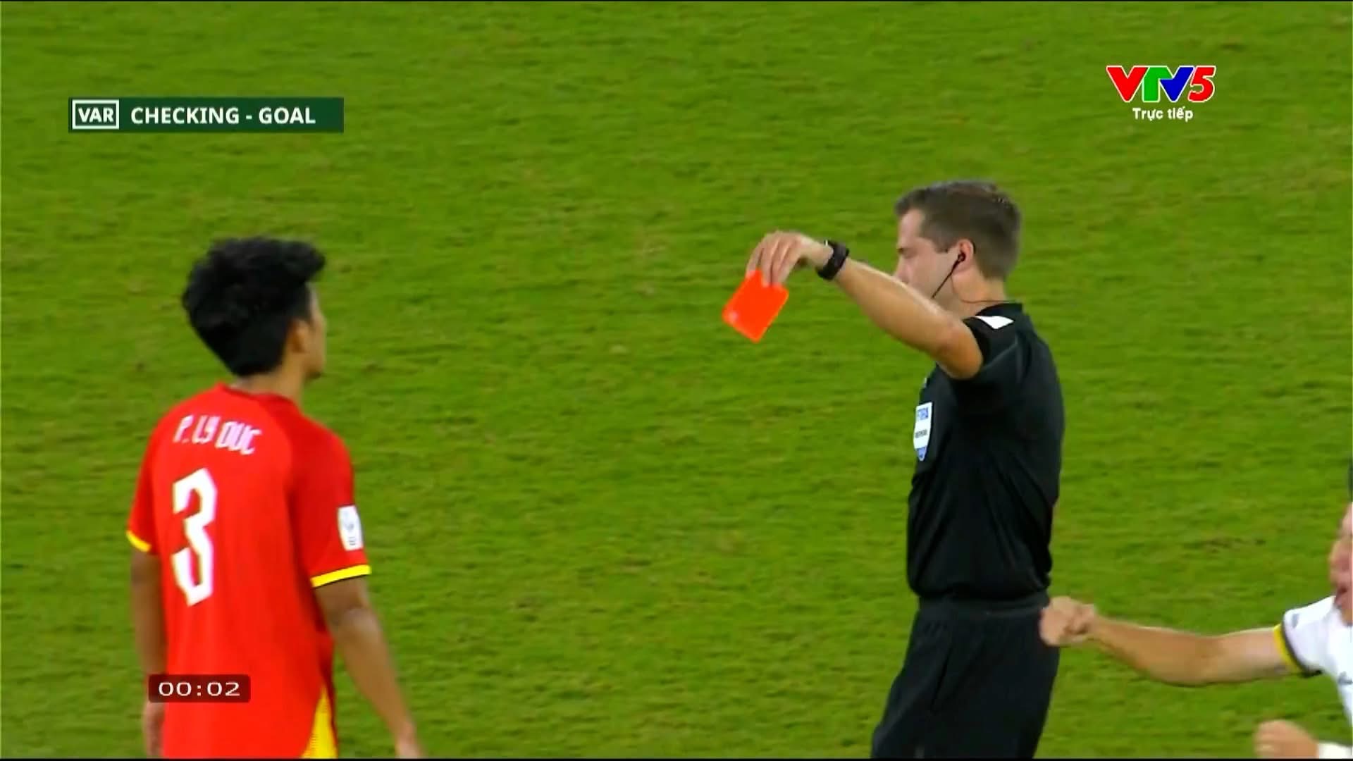 L&yacute; Đức xin lỗi người h&acirc;m mộ sau khi nhận thẻ đỏ trước U23 Trung Quốc - Ảnh 1