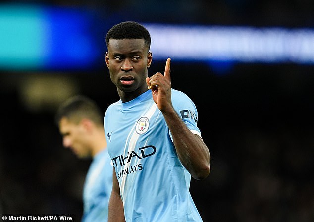 HLV Guardiola bức x&uacute;c v&igrave; điều luật lạ ở c&uacute;p Li&ecirc;n đo&agrave;n Anh - Ảnh 1