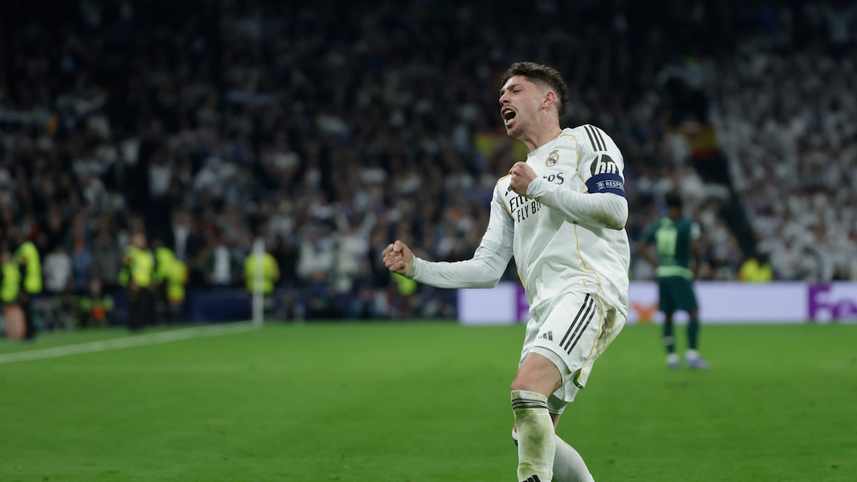 Valverde đi v&agrave;o lịch sử sau c&uacute; hat-trick si&ecirc;u đẳng v&agrave;o lưới Man City - Ảnh 1