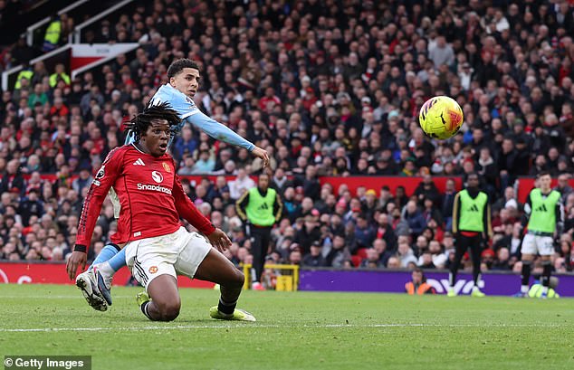 MU đ&oacute;n tin vui trước giai đoạn quyết định m&ugrave;a giải - Ảnh 1