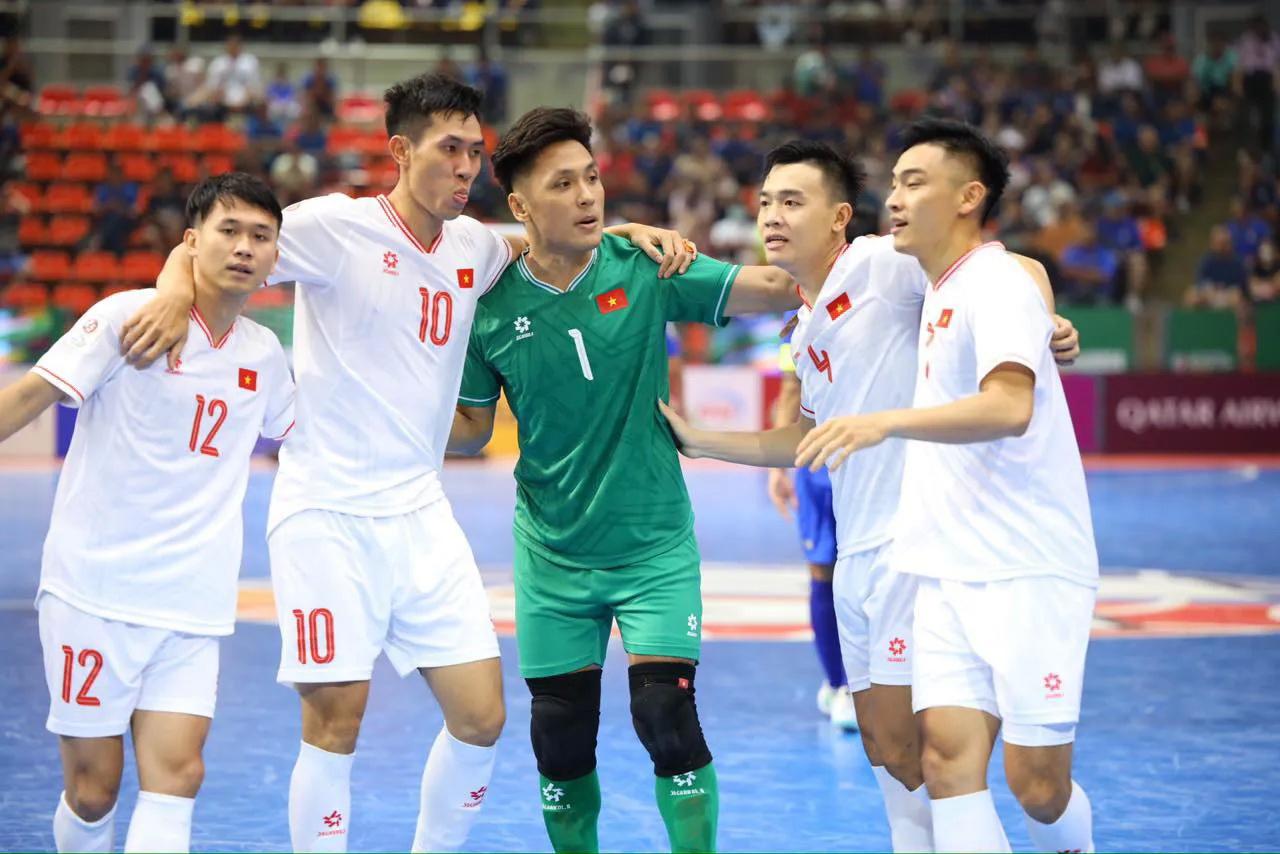 Tuyển futsal Việt Nam thắng đậm Timor Leste, hẹn Th&aacute;i Lan ở trận quyết định ng&ocirc;i đầu - Ảnh 1