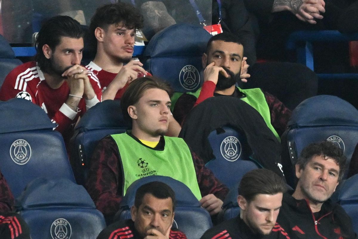 HLV Arne Slot l&yacute; giải v&igrave; sao &lsquo;ng&oacute; lơ&rsquo; Salah trong trận thua PSG - Ảnh 1