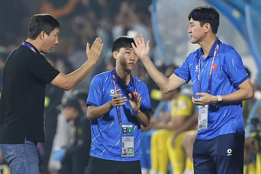 Trợ l&yacute; của HLV Kim Sang Sik rời ĐT Việt Nam, sang Thai League l&agrave;m việc - Ảnh 2