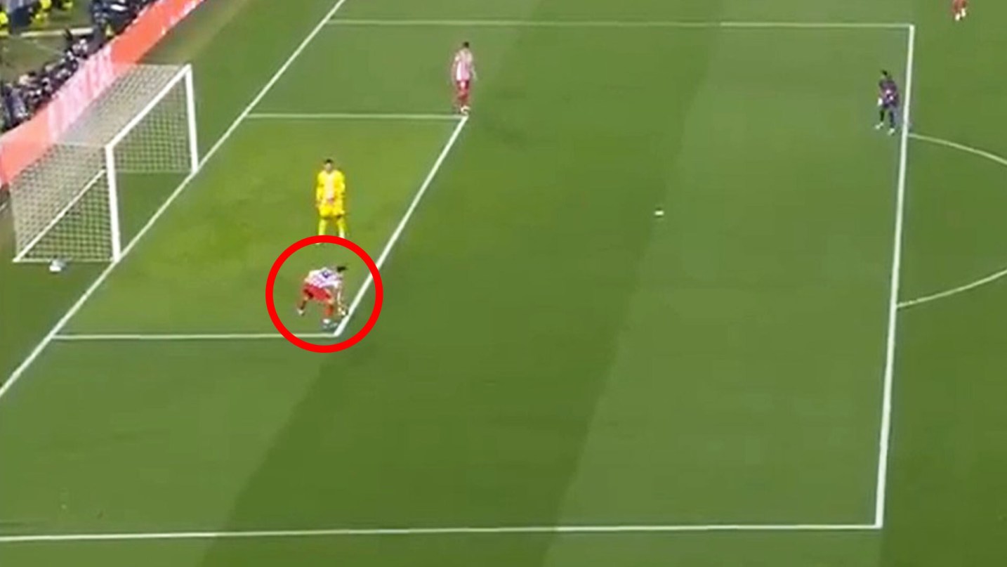 Barcelona kiện l&ecirc;n UEFA v&igrave; bị từ chối phạt đền ở c&uacute;p C1 - Ảnh 1