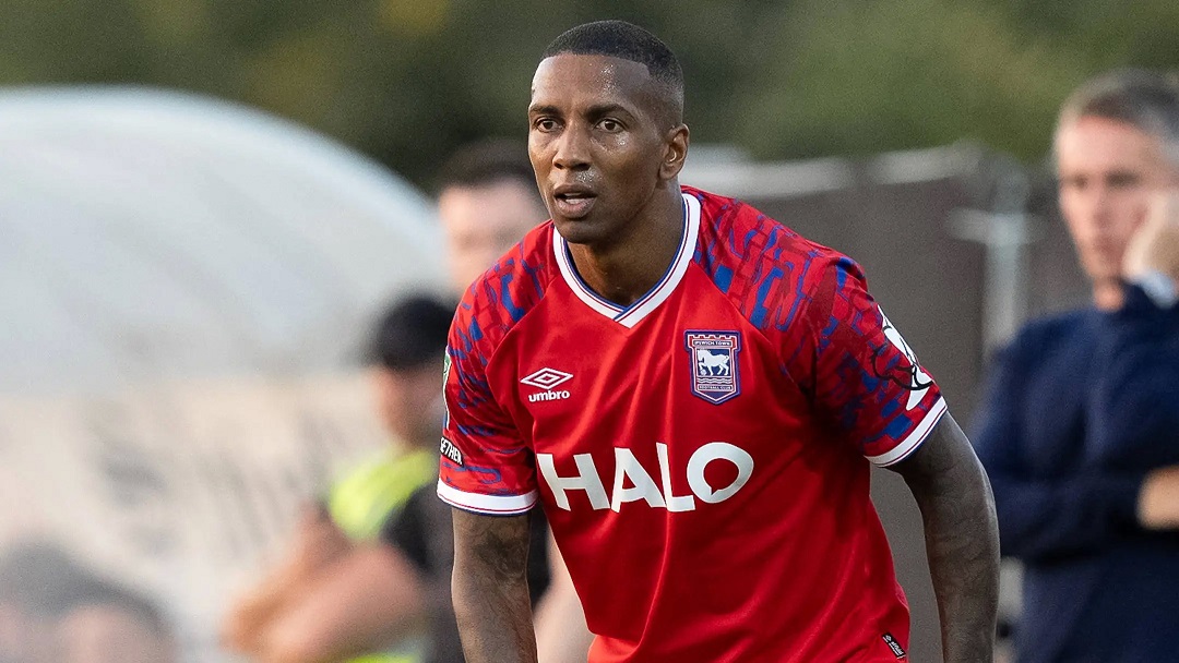 Ashley Young giải nghệ ở tuổi 41 - Ảnh 1