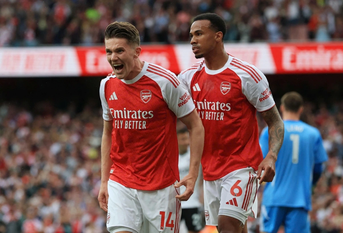 HLV Arteta tuy&ecirc;n bố đanh th&eacute;p khi Arsenal bỏ xa Man City 6 điểm - Ảnh 1