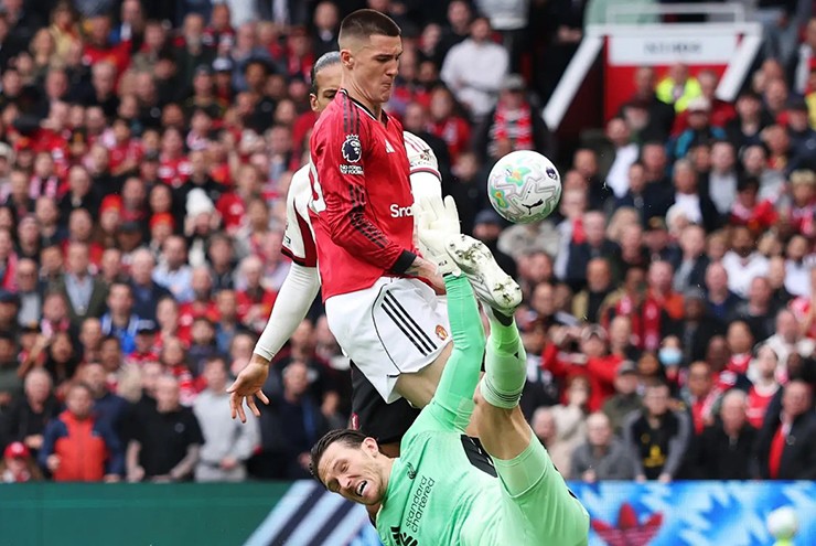 MU mất Benjamin Sesko sau trận thắng Liverpool - Ảnh 1