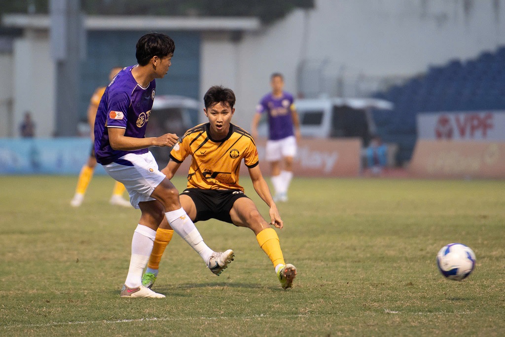 Thua trong thế hơn người, CLB H&agrave; Nội văng khỏi Top 3 V.League - Ảnh 1