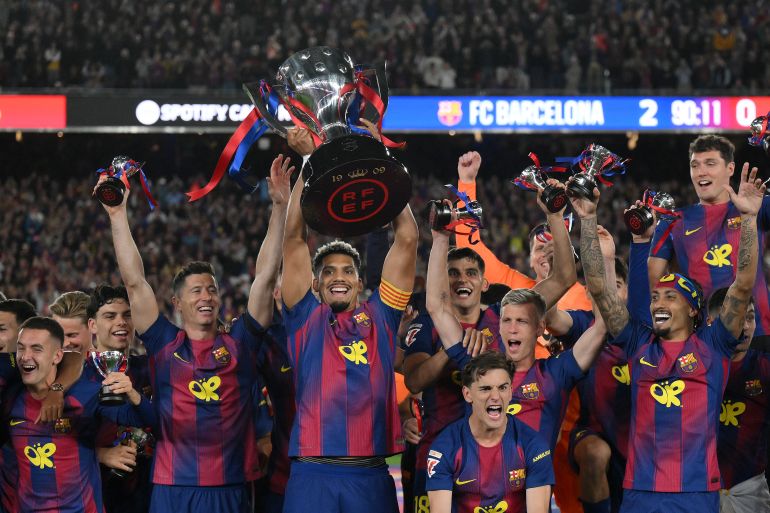 Đ&aacute;nh bại Real Madrid, Barcelona gi&agrave;nh chức v&ocirc; địch La Liga - Ảnh 1