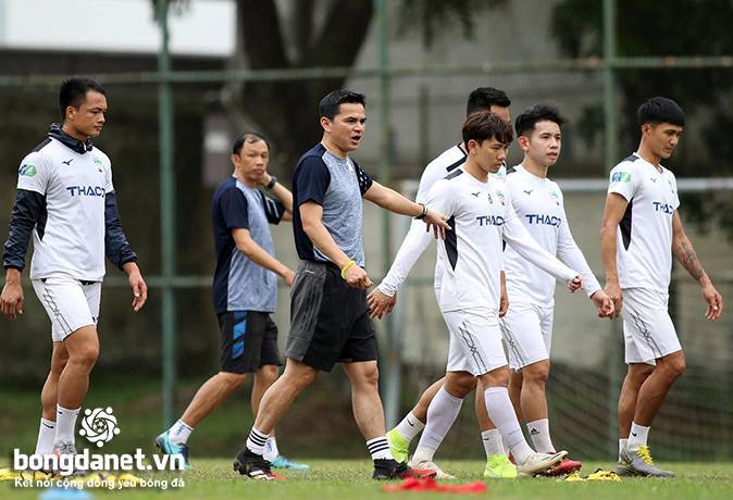 HLV Kiatisak vui vẻ ở lại Việt Nam ăn Tết v&igrave; l&yacute; do đặc biệt