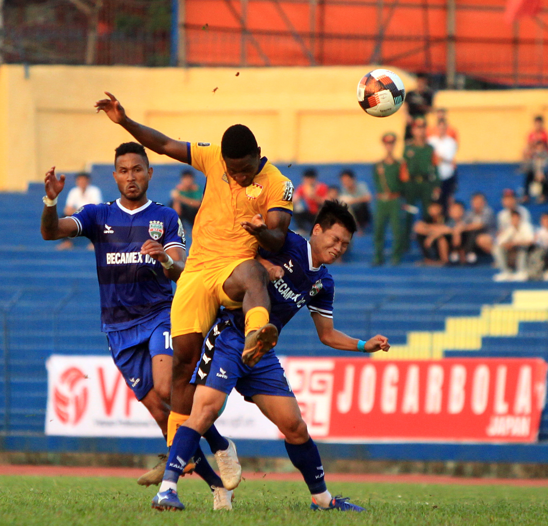 Mua phải h&agrave;ng lởm,Thanh H&oacute;a thay ngoại binh trước đại chiến Viettel