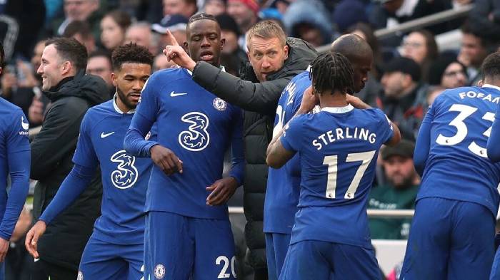 Ph&ograve;ng thay đồ Chelsea chia b&egrave; chia ph&aacute;i, c&oacute; dấu hiệu nổi loạn
