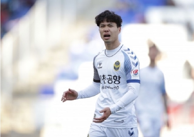 Không thể cứu Incheon United, Công Phượng vẫn được khen ngợi