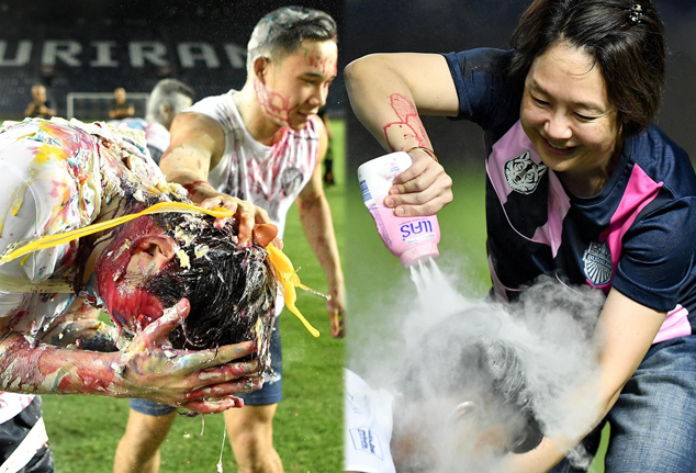 Xuân Trường bị đồng đội 'tra tấn' trong ngày sinh nhật muộn