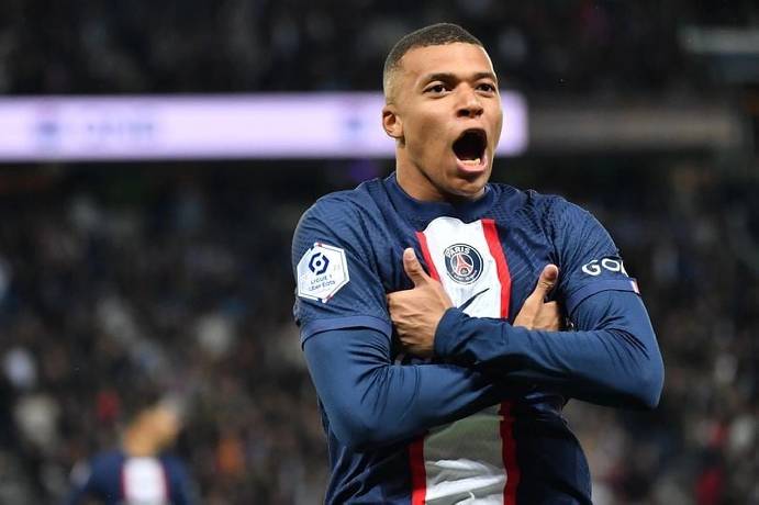 Mbappe chúc mừng PSG sau khi giành chức vô địch cúp C1