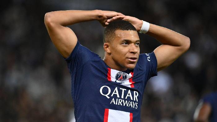 Bước đường cùng, PSG lôi kẻ 'thao túng' Mbappe lên phường