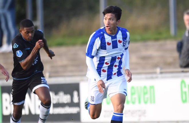 Văn Hậu tái hiện siêu phẩm rabona trong ngày ra sân đá chính