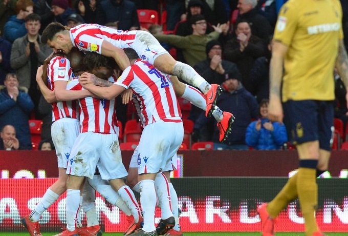Tỷ lệ bóng đá hôm nay 1/10: Stoke vs Huddersfield