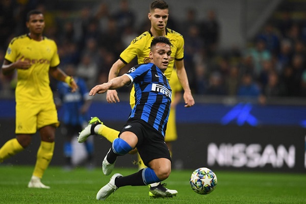 MU vung tiền tấn mua tiền đạo bị g&atilde;y mũi ở trận gặp U22 Việt Nam