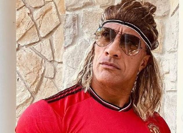 'David Beckham' mặc áo đấu MU nhưng nó cứ sai sai