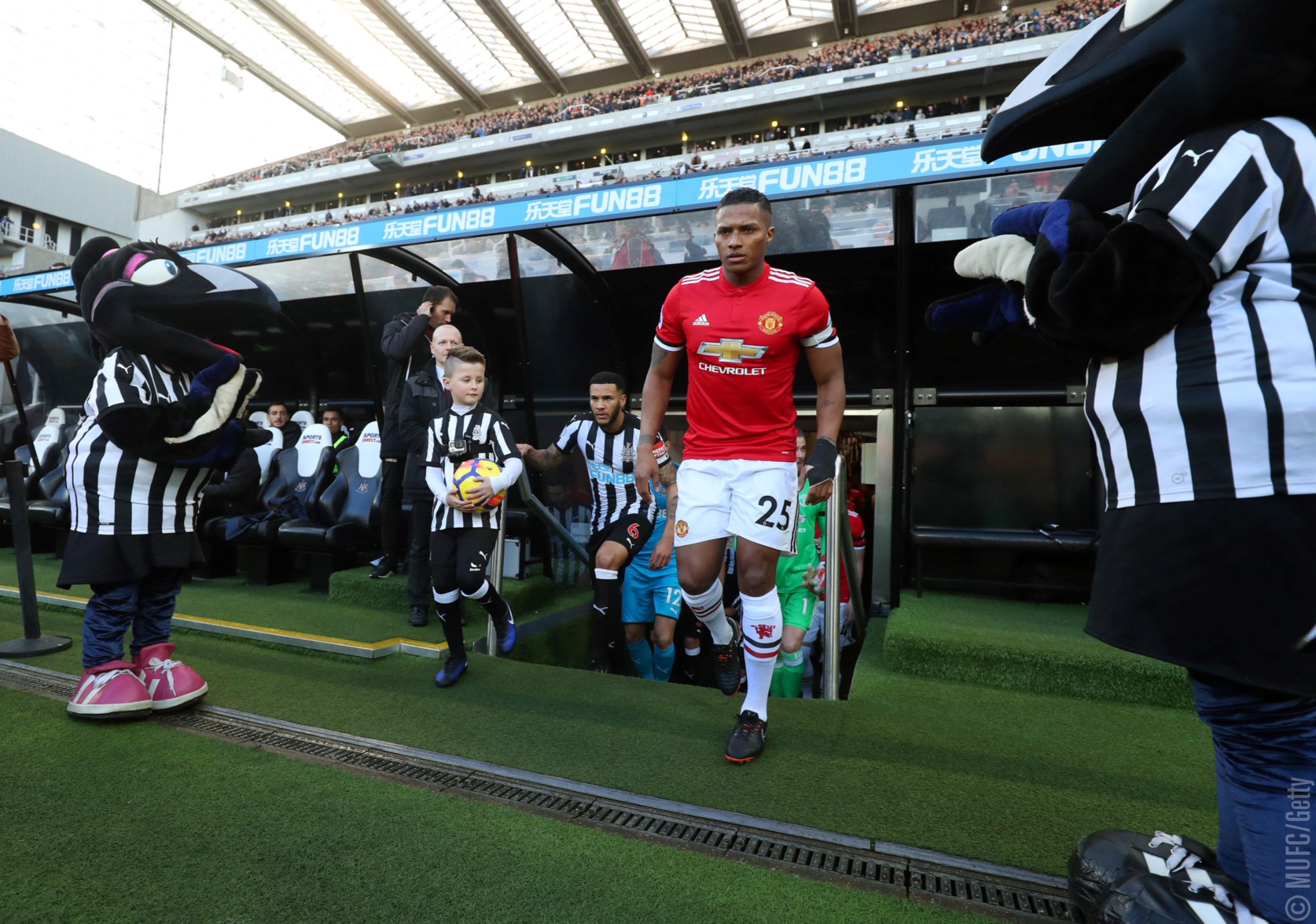 Newcastle vs MU: Quỷ đỏ tới UAE đúng dịp Việt Nam dự Asian Cup 2019