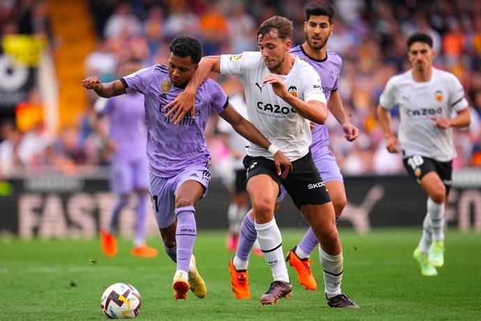 Soi k&egrave;o phạt g&oacute;c Valencia vs Real Madrid, 3h00 ng&agrave;y 4/1