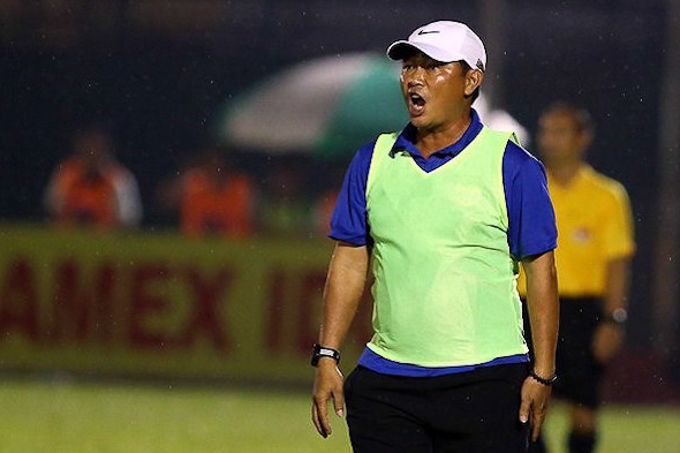 HLV Trần Minh Chiến: 'T&ocirc;i kh&ocirc;ng muốn bị cầu thủ sai khiến'