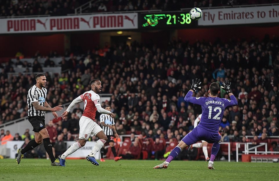 Xem lại Arsenal vs Newcastle (Premier League, Ngoại hạng Anh v&ograve;ng 32)