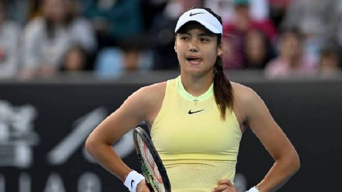 Emma Raducanu rút khỏi giải đất nện đầu tiên vì vấn đề sức khỏe