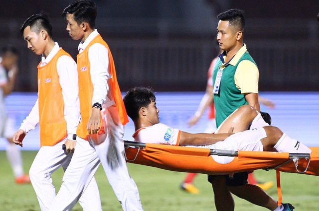 Đức Chinh bình phục thần tốc khiến HLV Huỳnh Đức đau đầu