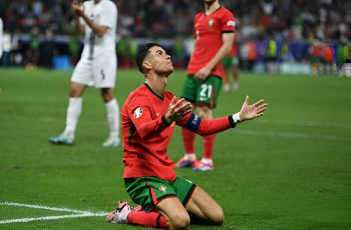 S&uacute;t 20 c&uacute; kh&ocirc;ng ghi nổi b&agrave;n, Ronaldo trải l&ograve;ng khi su&yacute;t trở th&agrave;nh tội đồ