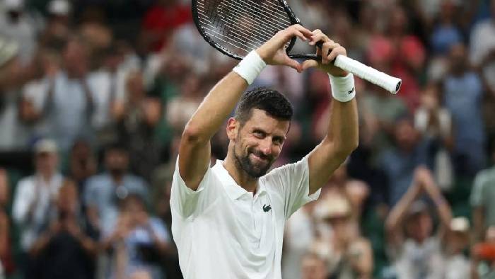 Djokovic vào vòng 2 Wimbledon 2025 dù gặp vấn đề về sức khỏe