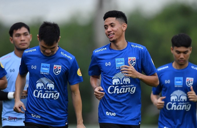 Ph&oacute;ng vi&ecirc;n Th&aacute;i Lan thừa nhận đội nh&agrave; &lsquo;kh&ocirc;ng bằng&rsquo; Việt Nam