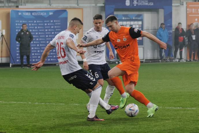 Nhận định, soi k&egrave;o Gornik Zabrze vs Zaglebie Lubin, 0h00 ng&agrave;y 3/10