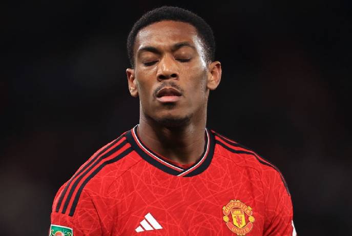 Martial tệ hại và mùa giải sắp vứt đi của MU