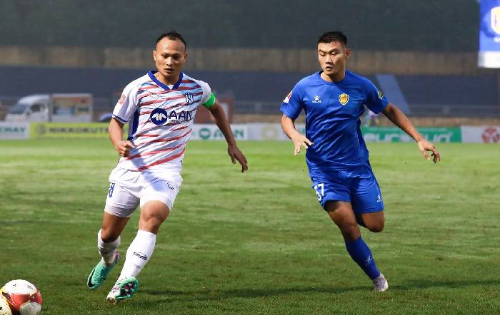 Trọng t&agrave;i quyết định sai lầm, S&ocirc;ng Lam Nghệ An mất oan b&agrave;n thắng trước Quảng Nam