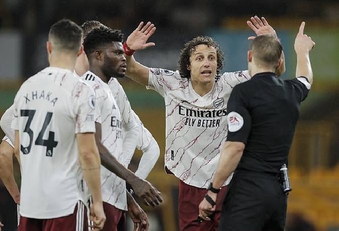 HLV Arteta một mực bảo vệ tội đồ David Luiz sau trận thua ngược của Arsenal