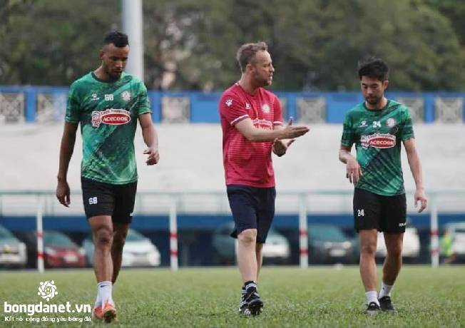 Lee Nguyễn ngỡ ngàng trước án phạt lạ của TP.HCM