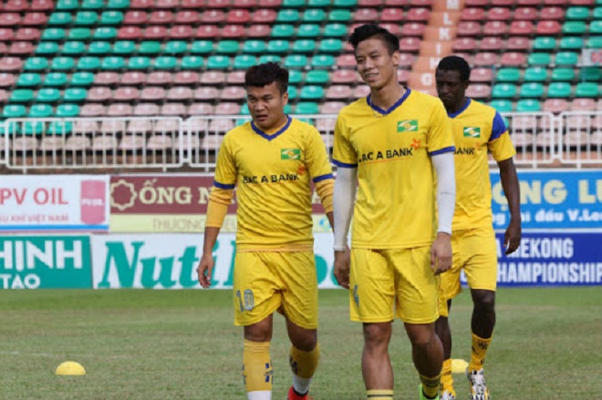 Đội h&igrave;nh những cầu thủ Nghệ An xa xứ ở V.League 2020