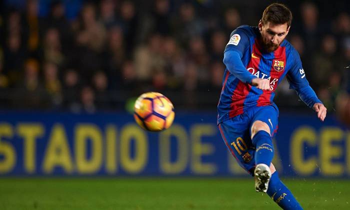 Đồng đội cũ tiết lộ g&acirc;y sốc về khả năng đ&aacute; phạt của Messi