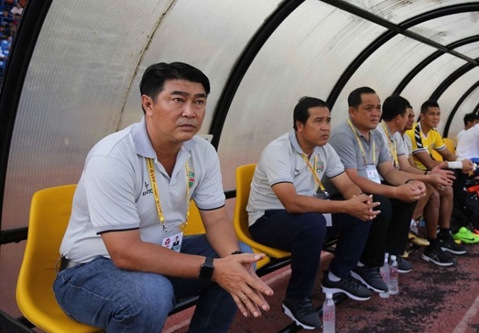 HLV Trần Minh Chiến h&eacute; lộ nguy&ecirc;n do phải chia tay B.B&igrave;nh Dương