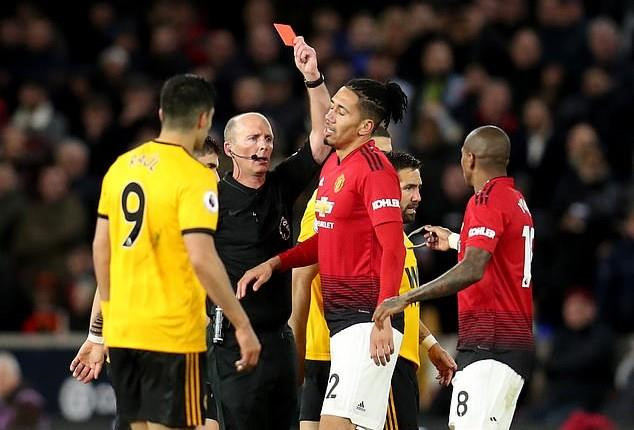 Trọng t&agrave;i khiến MU thua Wolves lập kỷ lục c&oacute; 1-0-2 tại Premier League