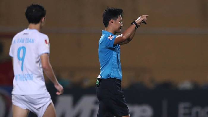 H&agrave; Nội FC tố c&aacute;o trọng t&agrave;i xử &eacute;p, gửi đơn kiến nghị l&ecirc;n VFF, VPF