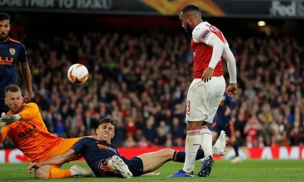 Kết quả b&aacute;n kết C2 ch&acirc;u &Acirc;u: Arsenal vs Valencia, 2h ng&agrave;y 3/5