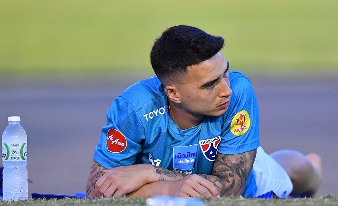 Thái Lan khủng hoảng hàng thủ trước trận đấu Việt Nam ở King's Cup