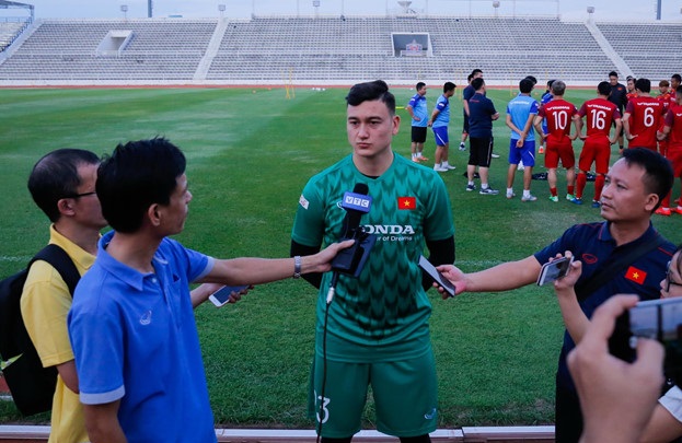 Đặng Văn Lâm giúp thầy Park tìm hiểu cầu thủ Thái Lan