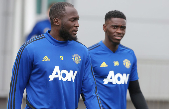 Ch&ugrave;m ảnh d&agrave;n sao MU tươi hết nấc trong ng&agrave;y hội qu&acirc;n